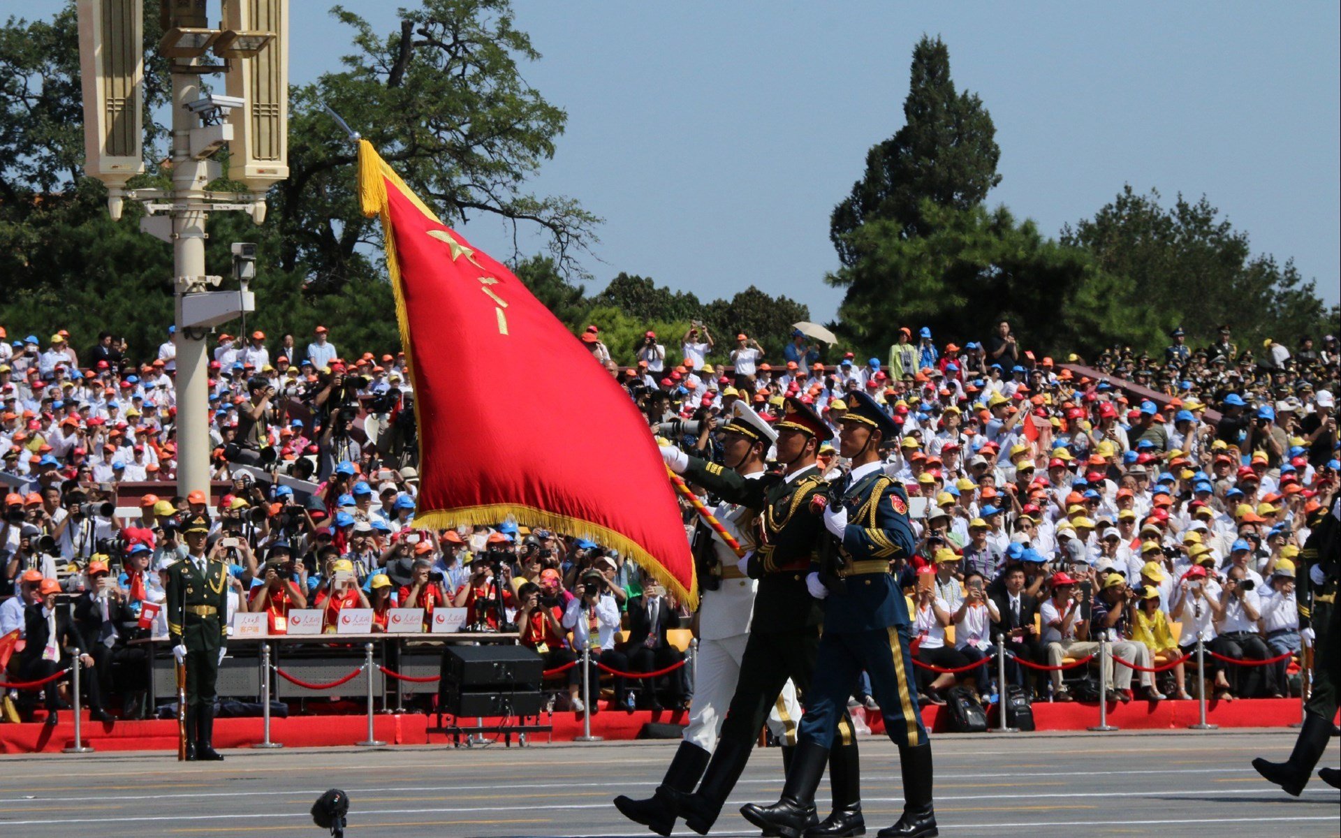 国足门前解围方式与防守质量评分比较,足球门前