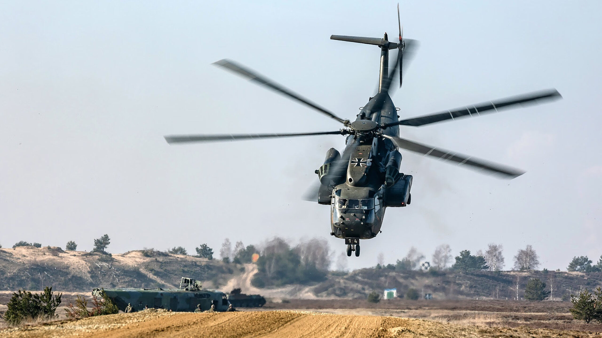 爱游戏-“2025世界运动会：运动舞蹈赛场，舞者以极限动作挑战完美姿态”