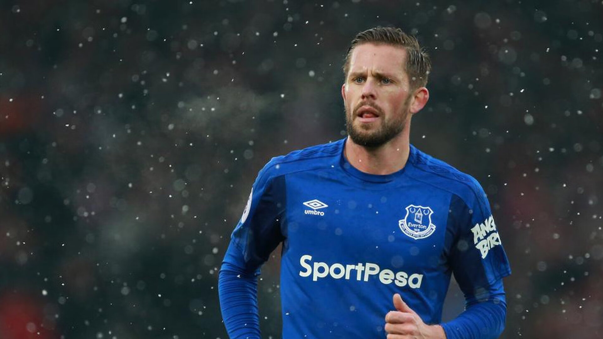 爱游戏体育-球迷追忆：那些难忘的欧冠“狂欢夜”